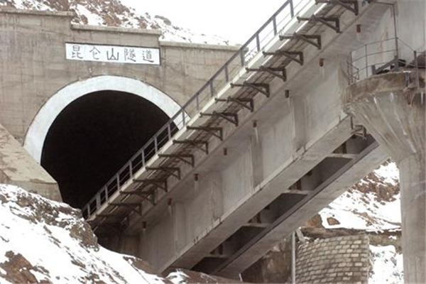 世界上最长的高原冻土隧道 昆仑山隧道（位于青海境内）