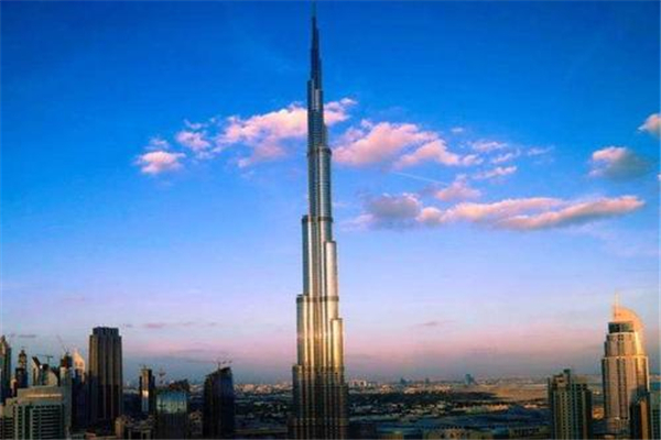世界上最高的电视塔 迪拜河港塔（耗费巨资可容纳47万人）