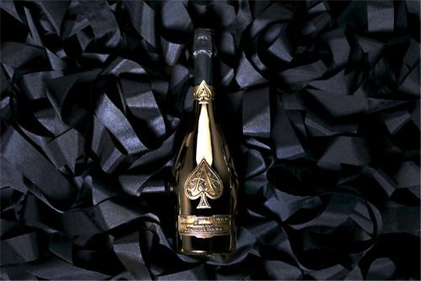 黑桃a香槟多少钱一瓶 五千到一万元价格不等