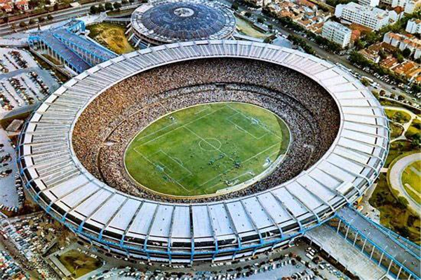 世界上最大的体育场 马拉卡纳,修建于1950年（容纳20万人）