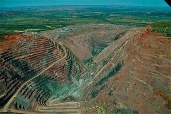 世界上最大的钻石矿场 这些矿场带动了当地经济