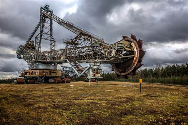 世界上最大的被遗弃的机械 蓝色奇迹（整体长度达370英尺）