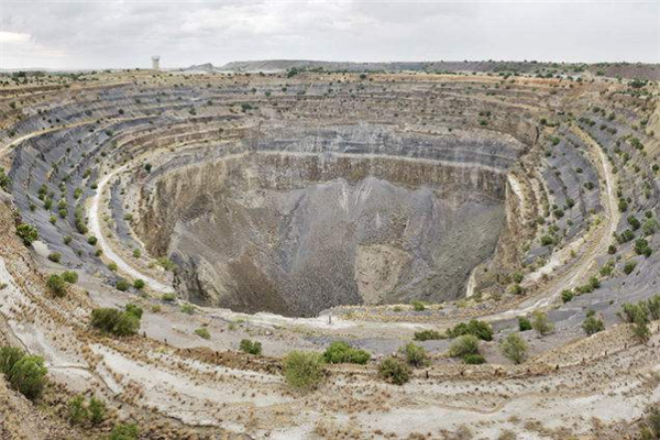 世界上最大的钻石矿场 这些矿场带动了当地经济