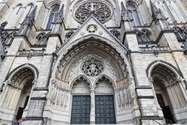 世界上最大的基督教堂 米兰大教堂建于1387年历史悠久