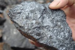 世界上最大的镍矿 位于加拿大的萨德伯里（资源丰富）