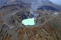 世界上最大的火山口 日本阿苏山火山口（喷发剧烈）