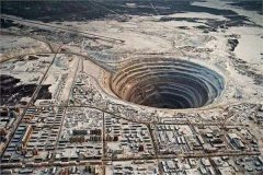 世界上最大的人工矿坑 每一个都是人工挖掘出来的