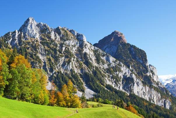 欧洲的最高山脉:阿尔卑斯山脉，高4.8千米(奥运会场地)