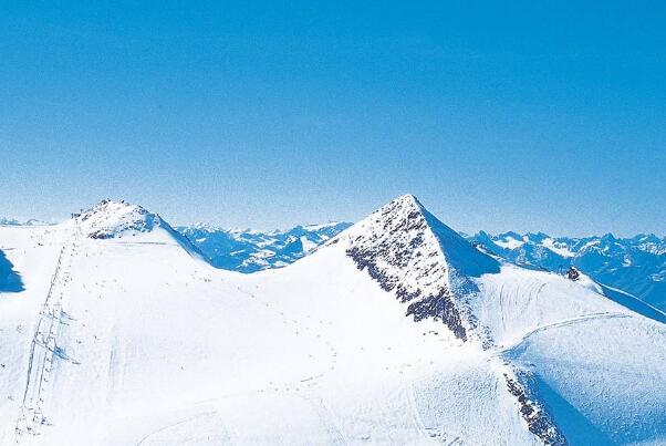 阿尔卑斯山在哪个国家?不属于任何国家，欧洲最高山脉