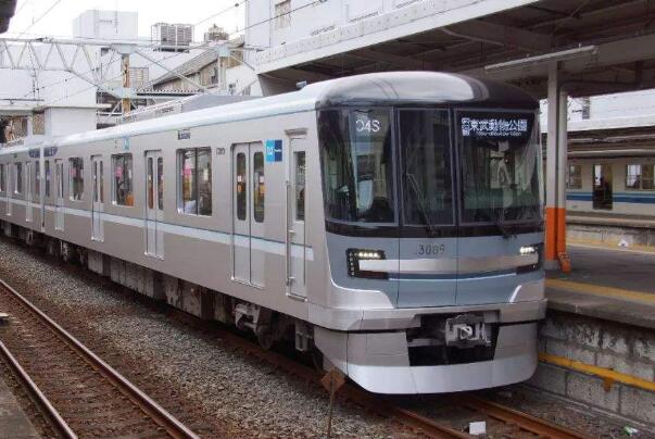 亚洲第一条地铁:东京地下铁，长195千米(日流量755万)
