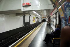世界第一条地铁:大都会地铁，长6.5千米(采用蒸汽机车)