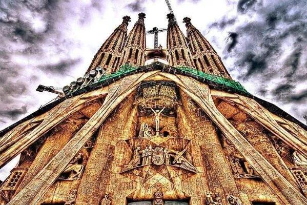 世界上最牛的烂尾楼：圣家族大教堂,修建135年都未完工