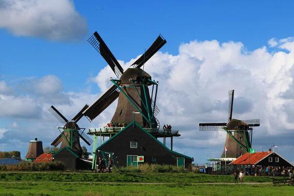 荷兰的风车景观:风车之国，置身童话世界(上千个风车)