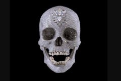 世界上最昂贵的奢侈品:镶8600颗钻的骷髅(卖7亿天价)