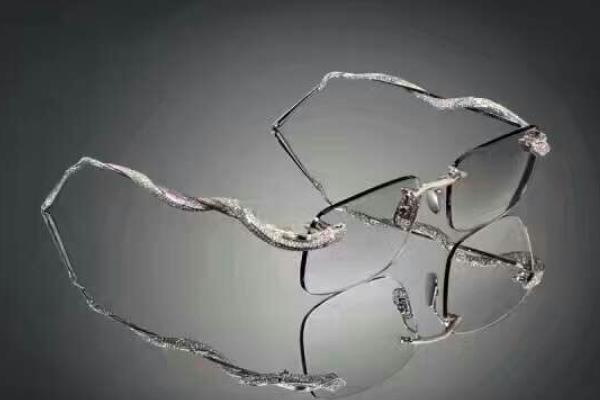 世界上最贵的眼镜:纯手工镶钻制作(价值500多万)