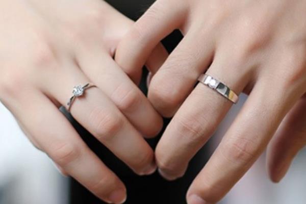 世界上最小的结婚戒指:由DNA环组成(是头发的千分之一)