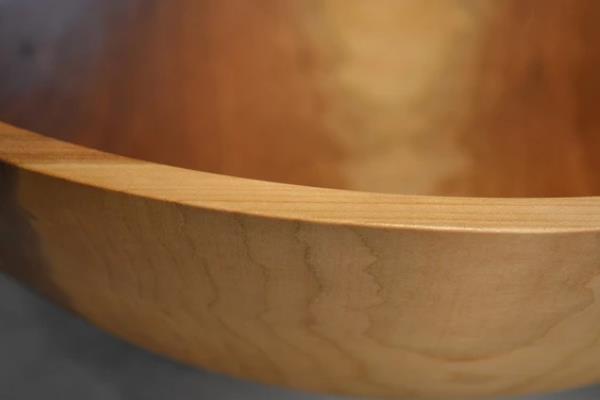 世界上最大的木碗:能容纳六个成人(直径可达1.5米)