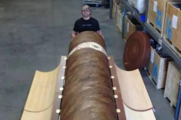 世界上最大的雪茄:是电线杆的3倍粗(1.6万片烟叶制成)