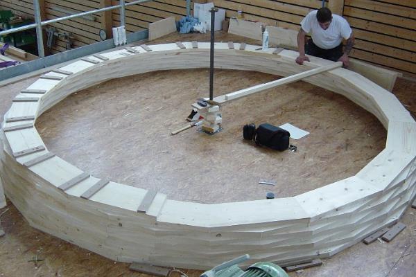 世界上最大的木碗:能容纳六个成人(直径可达1.5米)