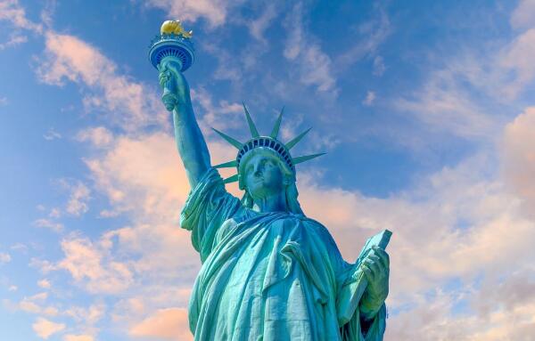 自由女神像是哪个国家送给美国的？法国（送于1876年）