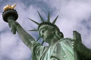 自由女神像是哪个国家送给美国的？法国（送于1876年）