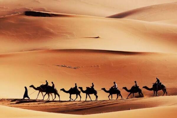 中国最大的沙漠:塔卡拉玛干沙漠，33万平方公里(死亡之海)