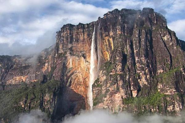 世界上最高的瀑布:垂直落差979.6米(比两座东方明珠还高)