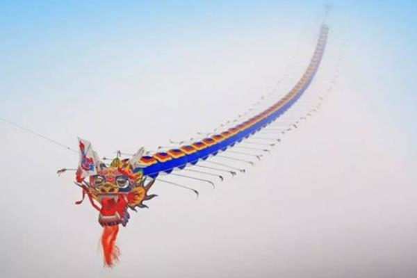 世界上最长的风筝:全长5千米(使用两千多片竹子制成)