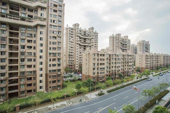 上海二手房一天一个价:每平方米20W，涨幅20%(认筹率700%)