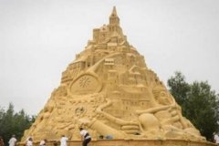 世界上最高的沙雕城堡:使用了3500吨沙子(总高16米多)