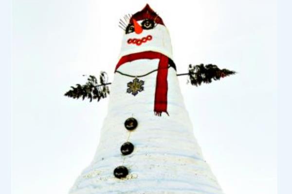 世界上最高的雪人:仅比自由女神矮数英尺(总高37米)