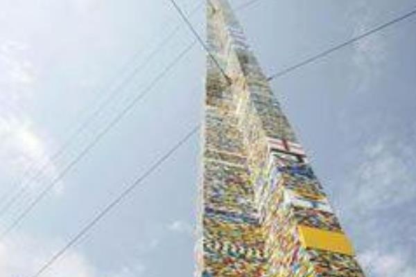 世界上最高的乐高玩具塔:耗费50万块积木(高达31.16米)