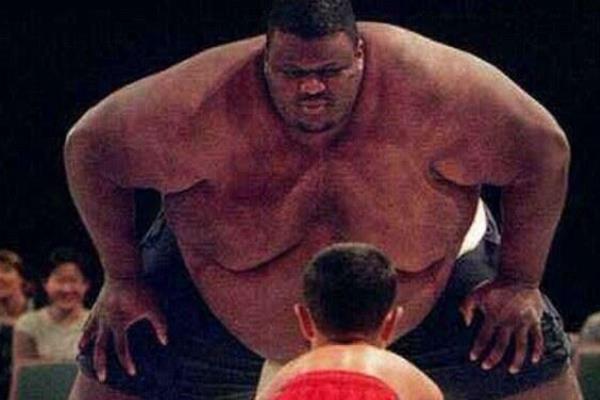 世界上体型最大的运动员是谁?体重最多830斤(像座小山)