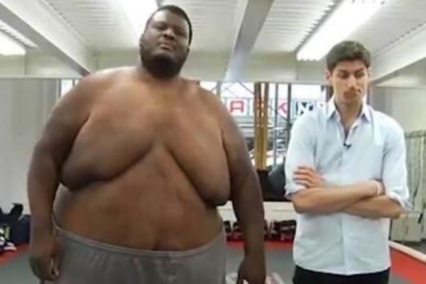 世界上体型最大的运动员是谁?体重最多830斤(像座小山)