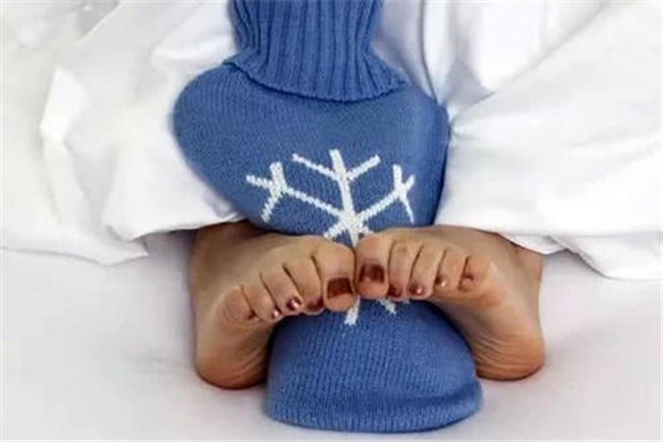 女性手脚冰凉泡脚可以改善吗 女性手脚冰凉是因为体寒