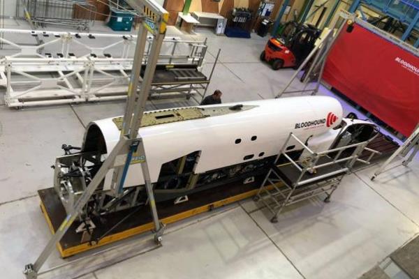 世界上速度最快的火箭车:布拉德汉德LSR(时速1600公里)