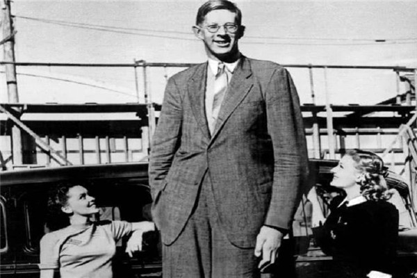 世界第一高人罗伯特有多高 罗伯特童年时就已经是巨人