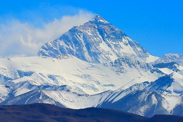 世界最高的山峰:珠穆朗玛峰(海拔高度可达8850米)