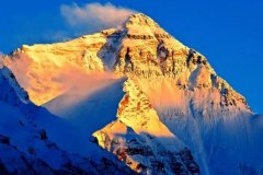 世界最高的山峰:珠穆朗玛峰(海拔高度可达8850米)