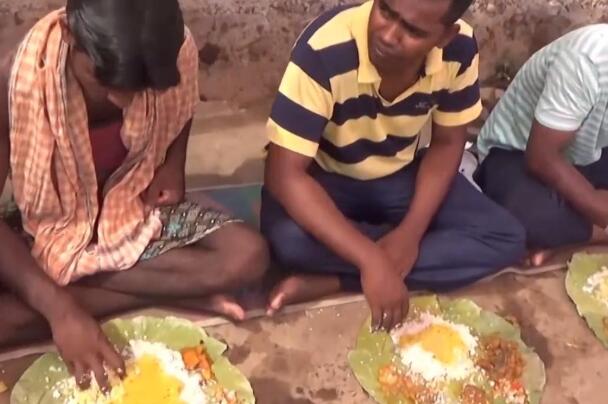 印度人为什么用手抓饭吃 手抓食物贴近自然(传统理念导致)