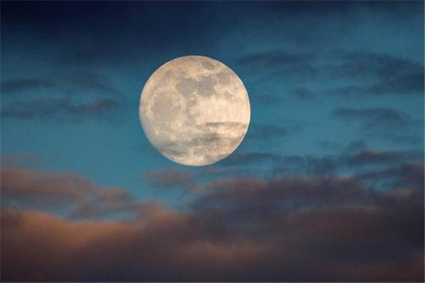 月球上的诡异事件 首次登月的宇航员发现奇怪的光