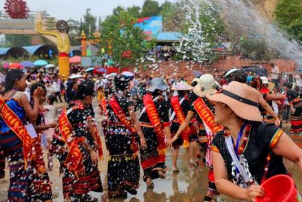 德昂族的传统节日 泼水节是最隆重的传统节日(独特民族文化)
