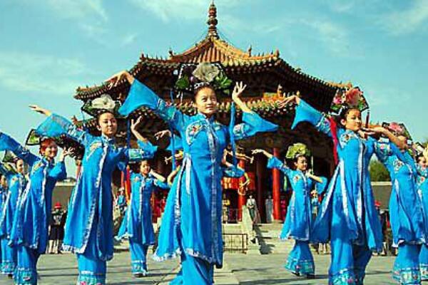 满族的风俗和文化 在中国文字史有重要地位(有大量满文古籍)
