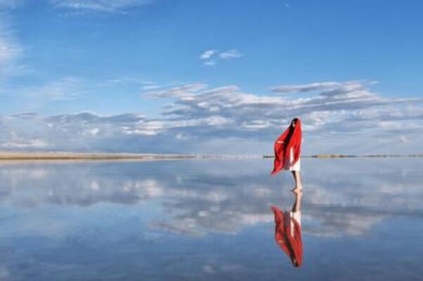 中国最大的咸水湖 青海省青海湖是最大咸水湖(七八月份最美)