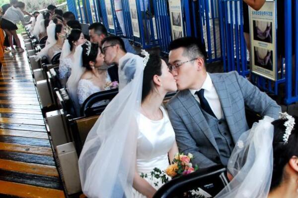 世界上最特别的5大婚礼 在过山车上举行婚礼(刺激又浪漫)