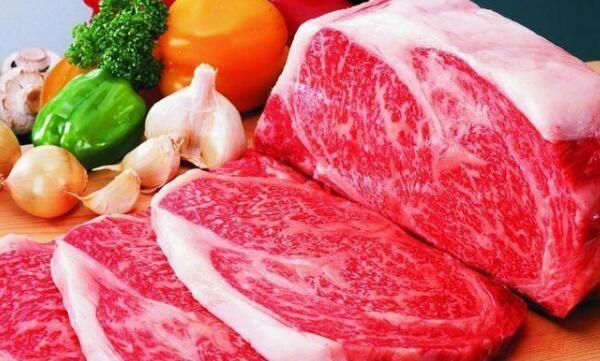 进口冻牛肉为什么便宜：养殖成本低，肉质相对较差