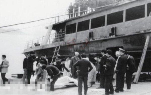 32人丧生的千岛湖惨案：三名匪徒打劫台湾人，事后烧船