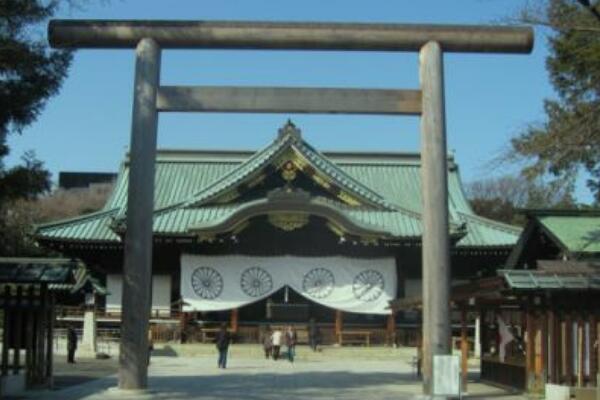 日本前首相安倍晋三参拜靖国神社 对真实历史的扭曲和蔑视