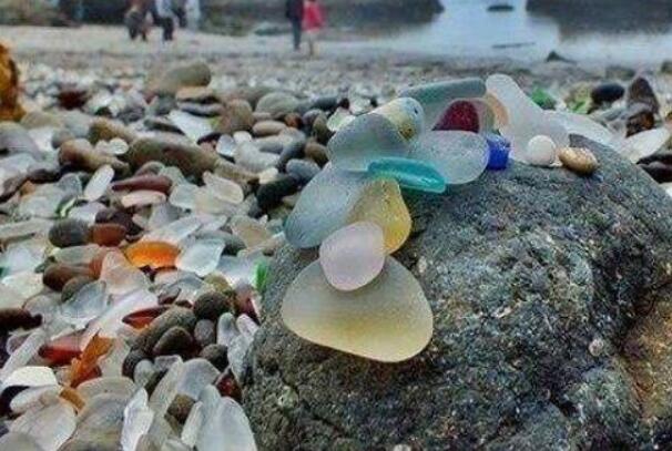 世界上最美的沙滩:俄罗斯宝石沙滩，遍地都是宝石