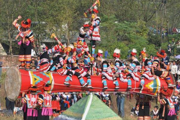瑶族的传统节日是什么：耍歌堂节人们求爱庆丰收(对歌觅友)